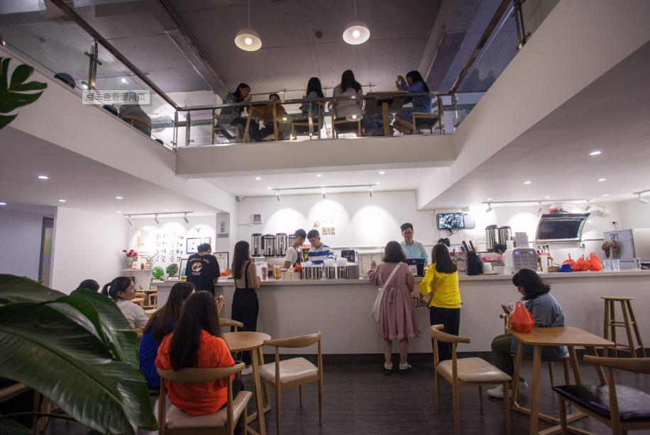 茶颜悦色武汉排队,武汉第一家茶颜悦色开业场面火爆