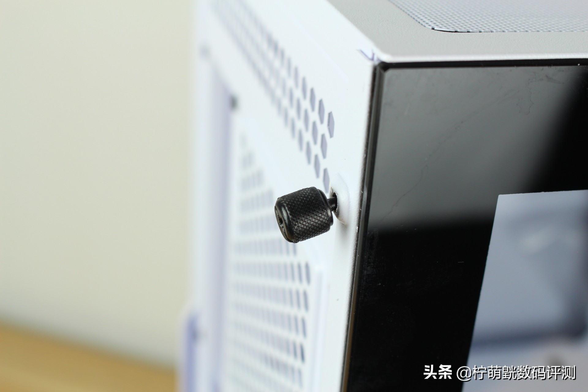 神光侧透不单调,畅快装机不求人易大师神光白色版上机体验