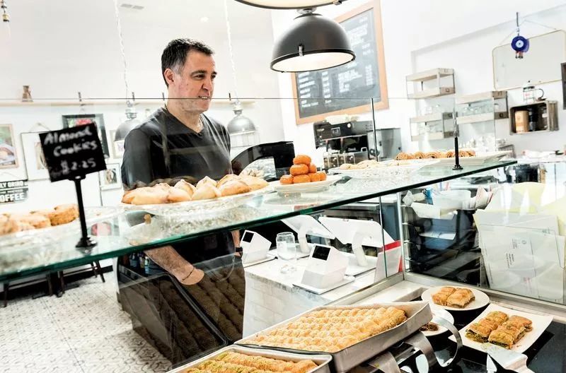 曾经的球星与民族英雄，如今的公敌和网约司机