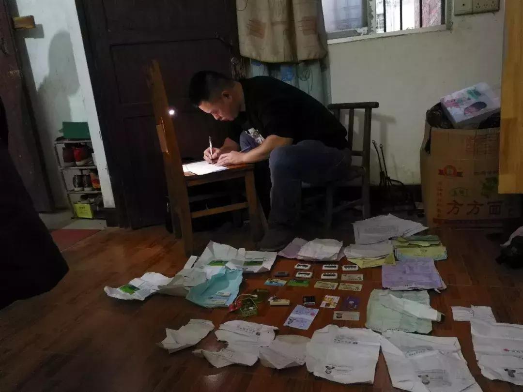 瀹堕噷搴婂簳涓嬫湁閲戝瓙,鍦ㄥ閲屽簥搴曚笅钘忎竴鐧句竾鐜伴噾