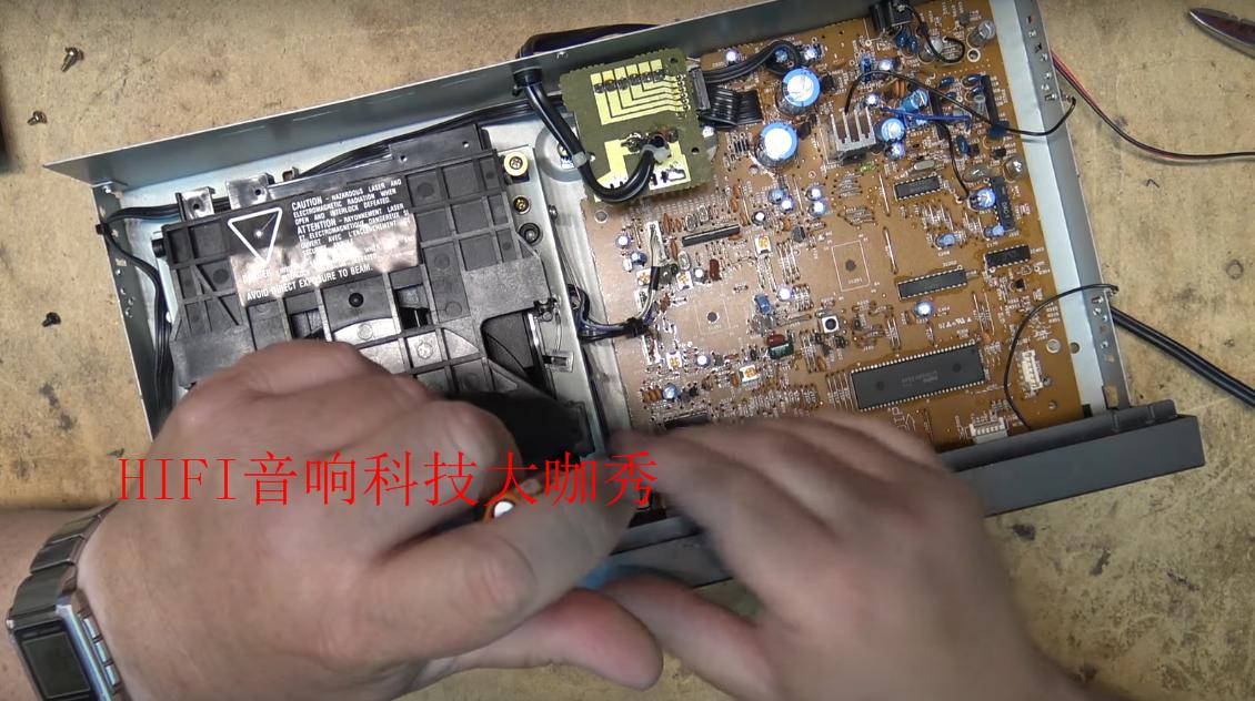 NAC5320cd*放播**机，无法进出仓和不读碟故障维修，聚焦调整方法