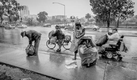 末路狂花:美国退伍女兵饱受*队军**性侵、自杀、*品毒**、抑郁、无家可归困扰