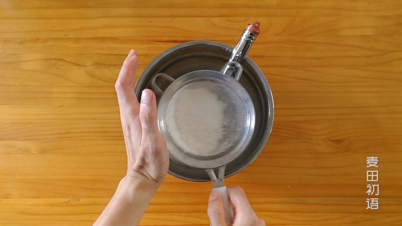 戚风蛋糕要怎么做才不会塌陷,做的戚风蛋糕底部总是凹进去