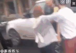 杨幂被拍素颜照,杨幂遭工作室曝光素颜照