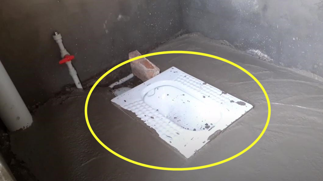 马桶和蹲坑在同一平面上怎么安装,马桶安装简单还是蹲坑简单