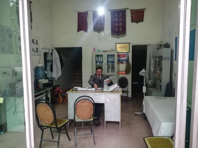 平凡村医深耕皮肤类疾病，网友点赞东坡区仙桥卫生站李域林