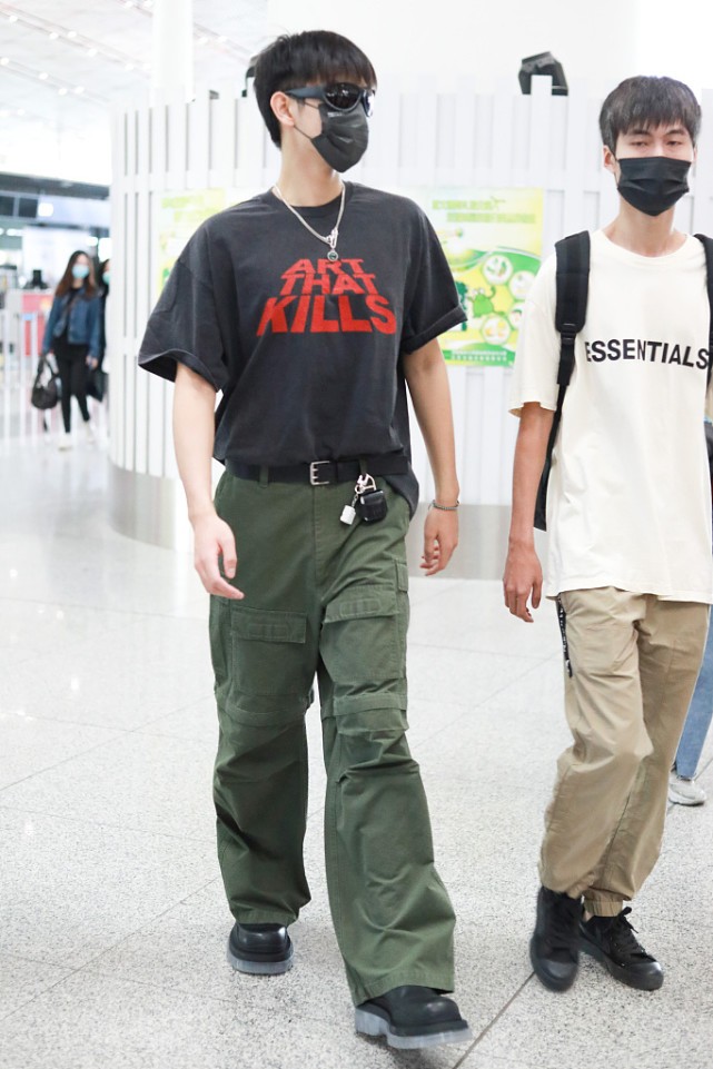 推荐几款适合夏天穿的牛仔裤,今年夏天一定要一条百搭的牛仔裤