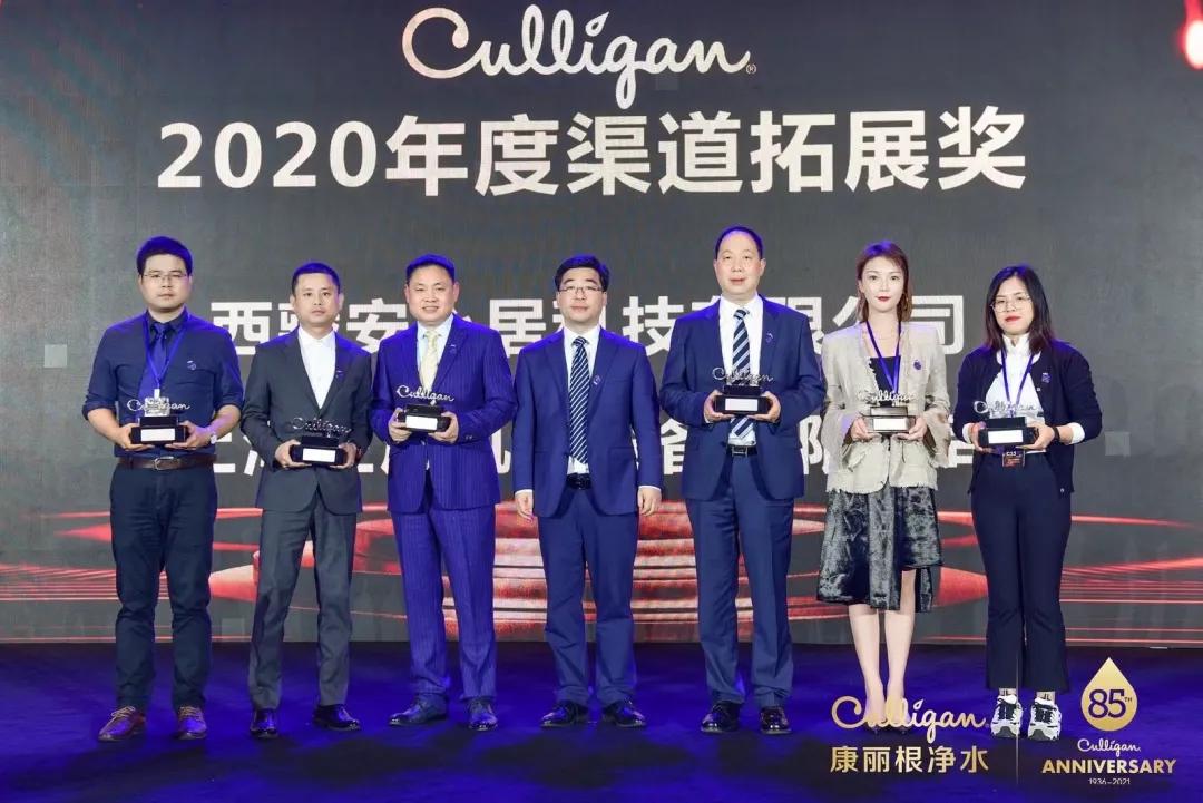 从航空学校老师到舒适家居代理商，她的职业生涯有多虎？一起来看