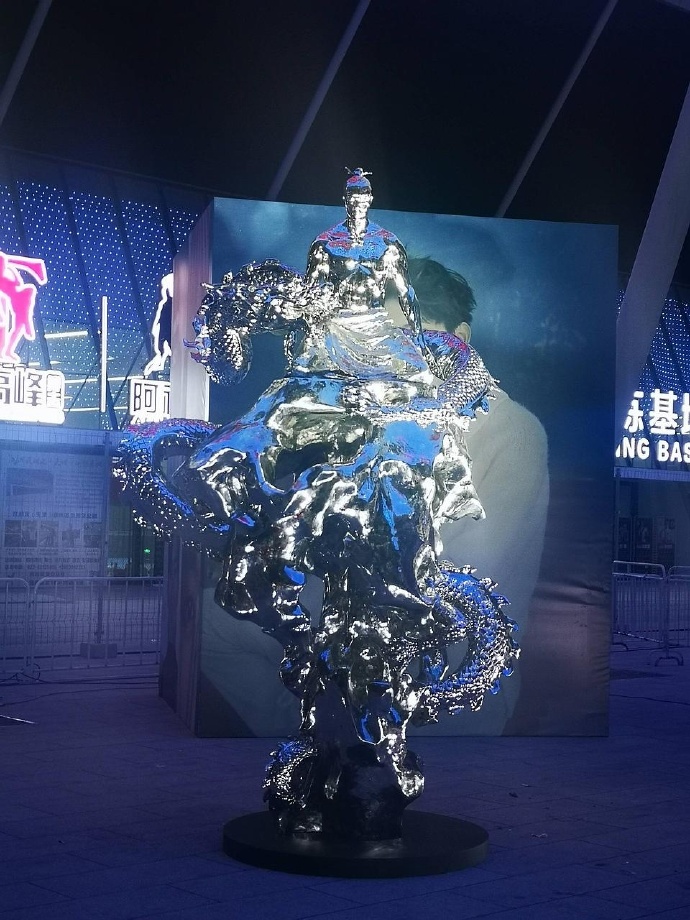 大家对易烊千玺的评价一段话,易烊千玺人物评价简洁