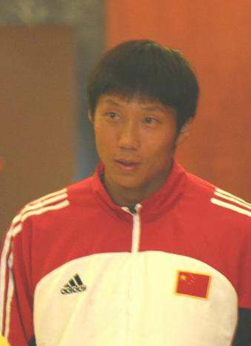 他个性不输王大雷,自认中国最佳门将,因队友踢假球愤然离场