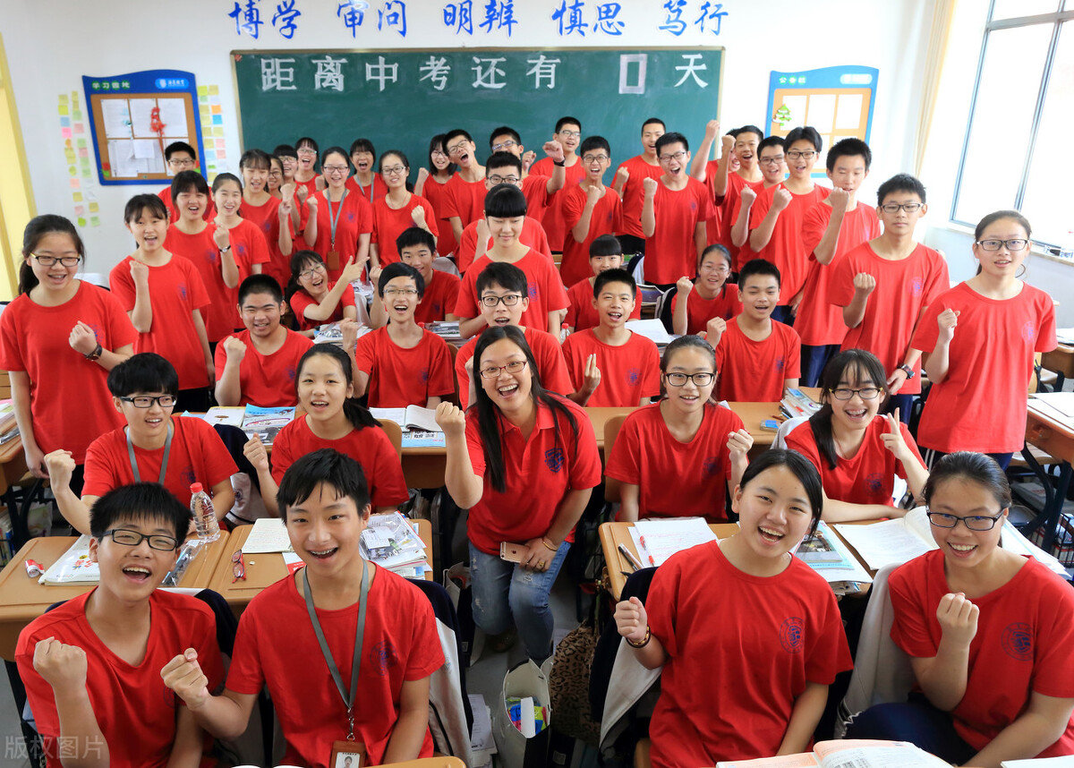 老师该如何处理课堂吵闹的问题,作为新老师课堂秩序很乱怎么办