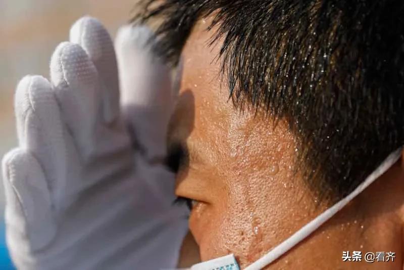 心疼!高温下,齐齐哈尔这群人的脸烤“焦”了