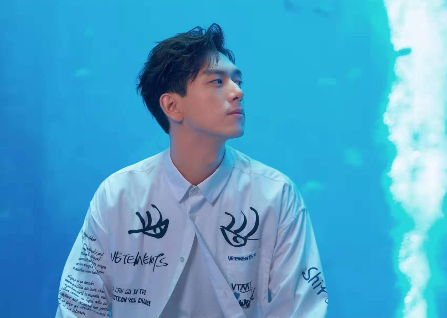 西装穿搭休闲通勤男,如何把西装穿出时髦感男