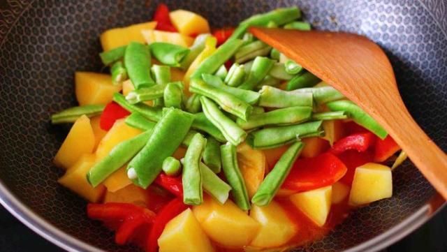 丸子这样炸外酥里嫩家人都夸好吃,丸子怎样才弹牙