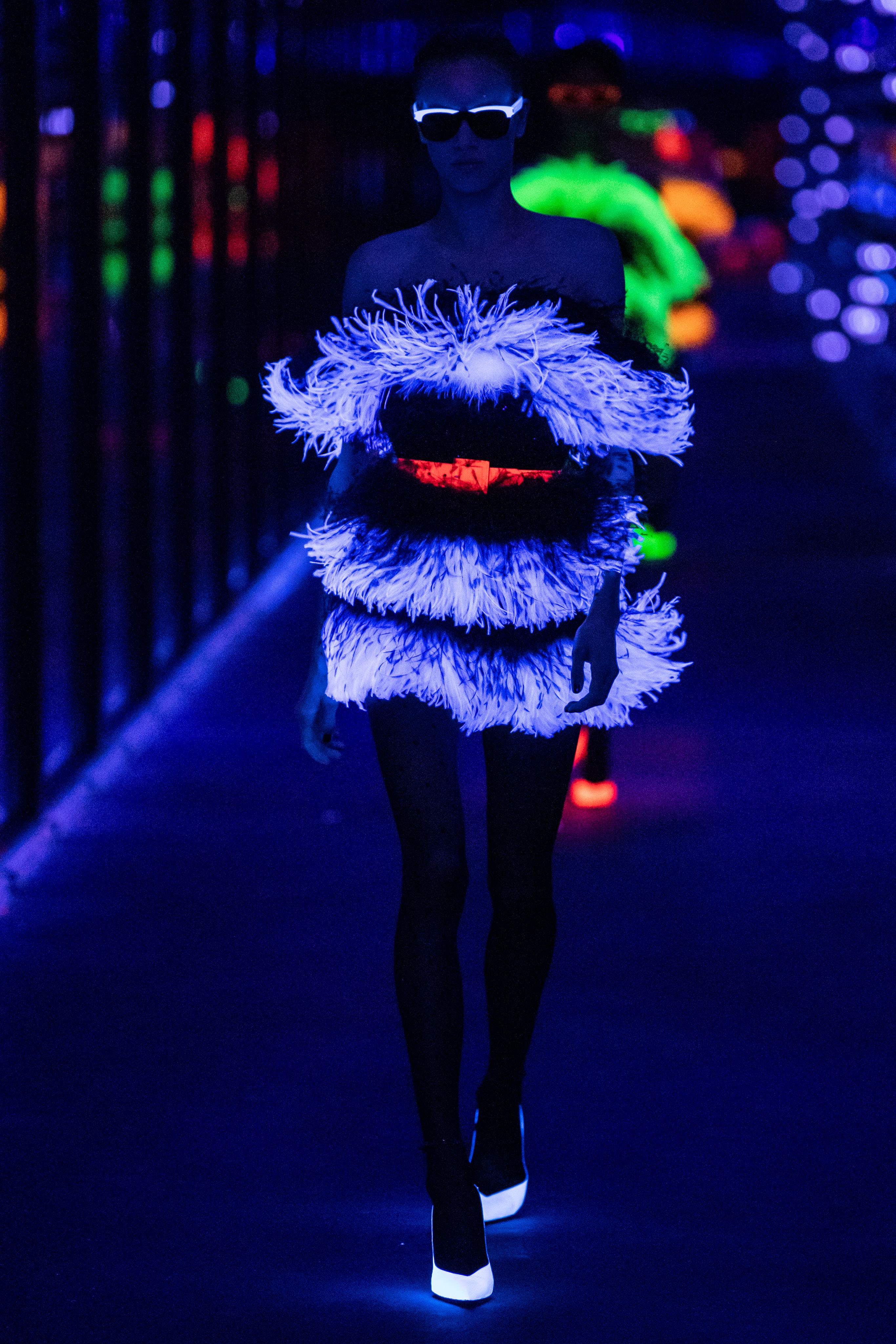 ysl是一个怎样的品牌,ysl到底叫杨树林还是圣罗兰