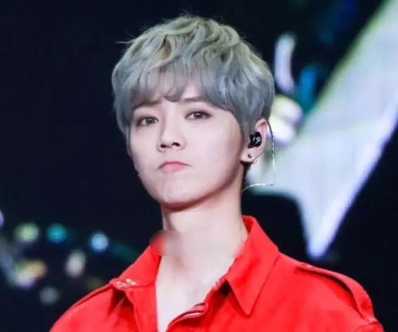 吴奇隆摆地摊被星探发掘,明星偶遇吴奇隆