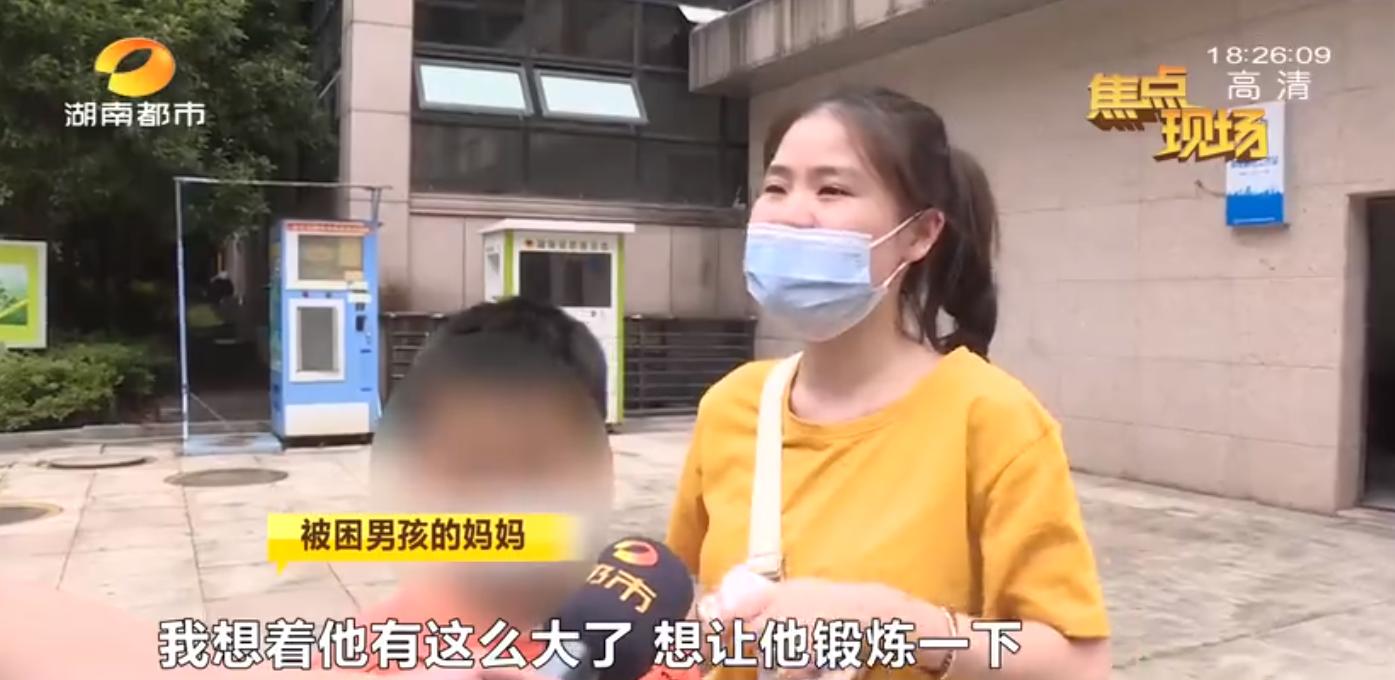 小区有这样的门一定要注意！长沙公园尚小区?8岁男童头卡围栏，着急回家结果被卡住了