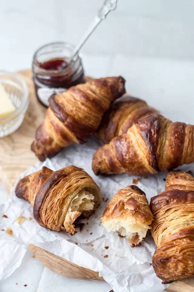 不会面点怎么开面包店,教你做香甜暄软的羊角面包