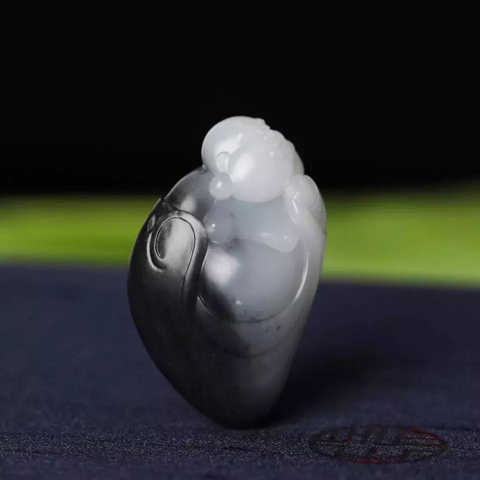 水墨意境和田玉青花籽料原石欣赏,银沙青花墨玉