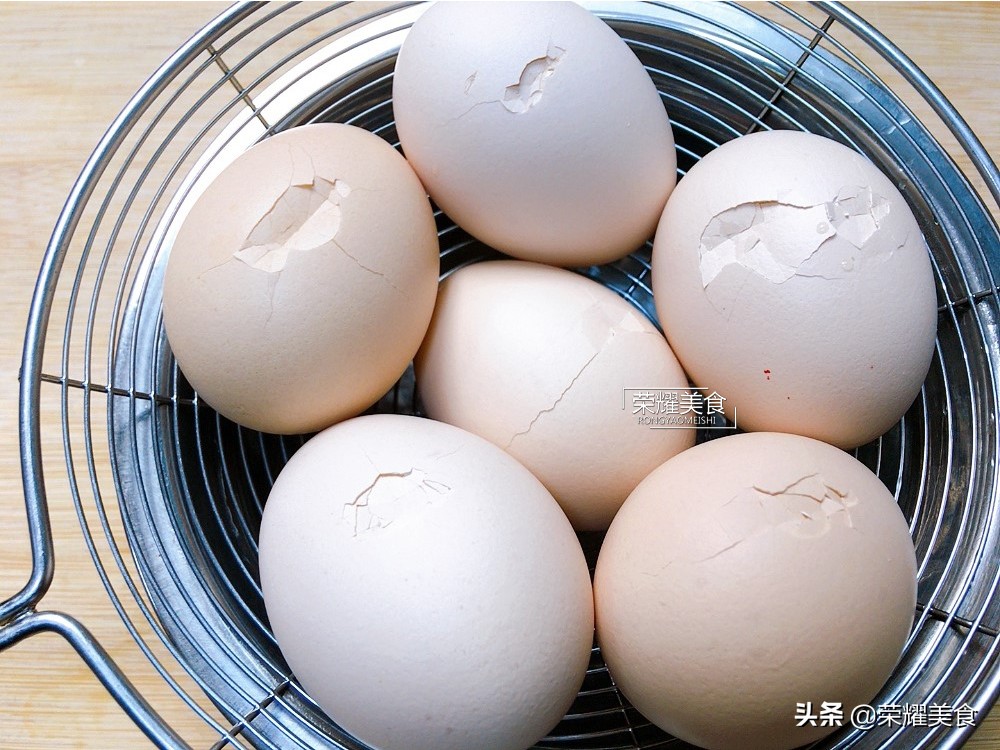 茶叶蛋很香吃起来更香,茶叶蛋很香但是不咸