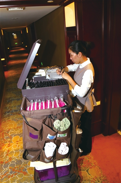 客房服务员三个月后收入,日本客房服务员收入