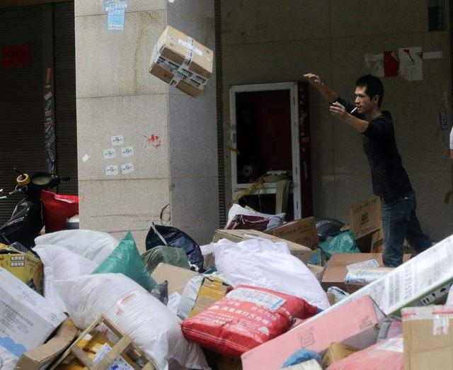 快递被损坏如何投诉,快递包裹损坏找谁