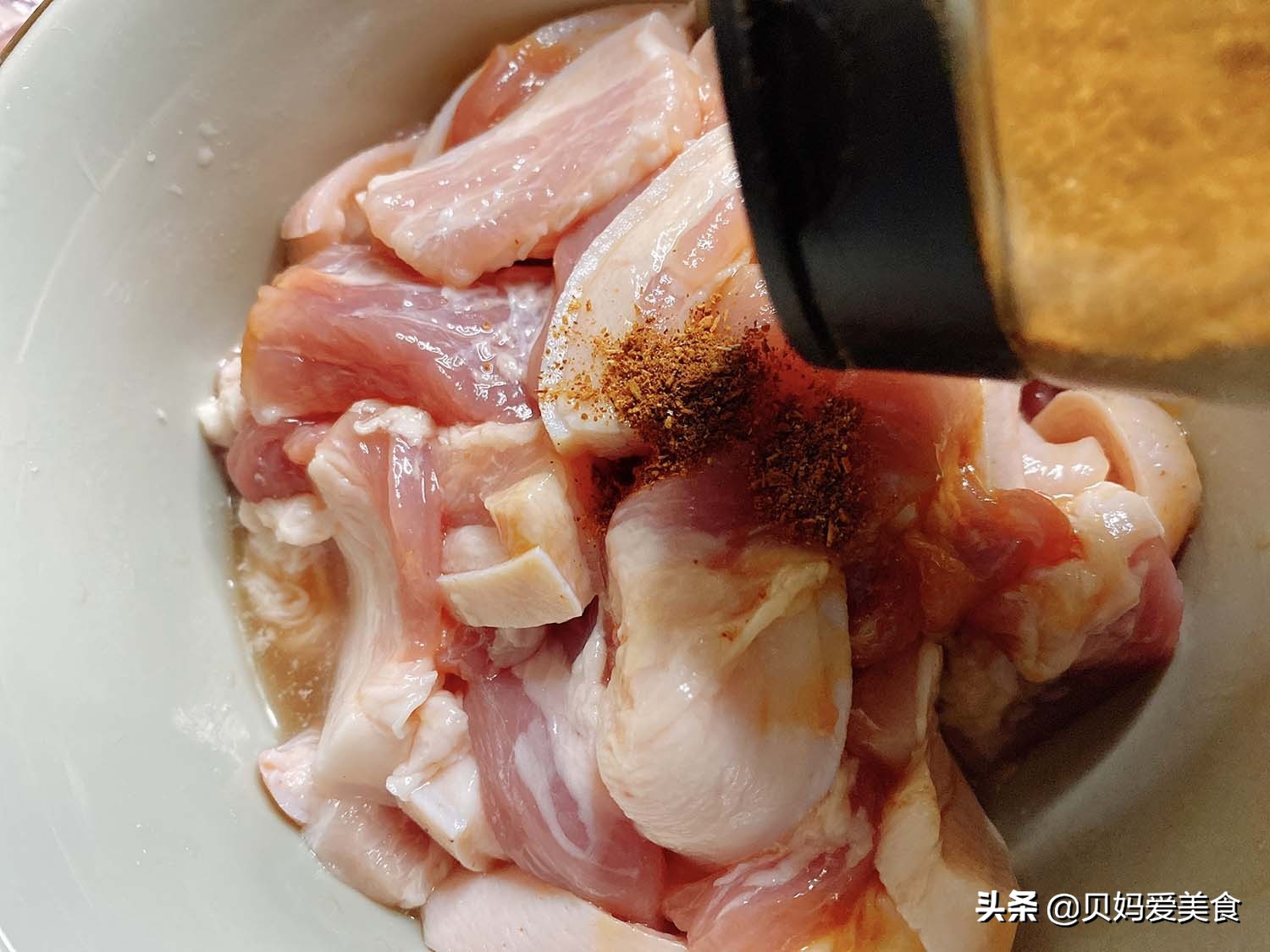 米粉蒸肉这样做真的太好吃了,怎么做软糯的米粉蒸肉