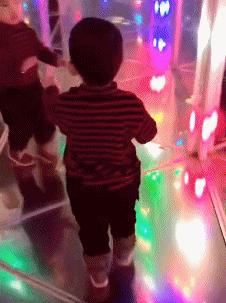 搞笑gif妹子的内心是崩溃的,搞笑gif妹子原来是个逗比