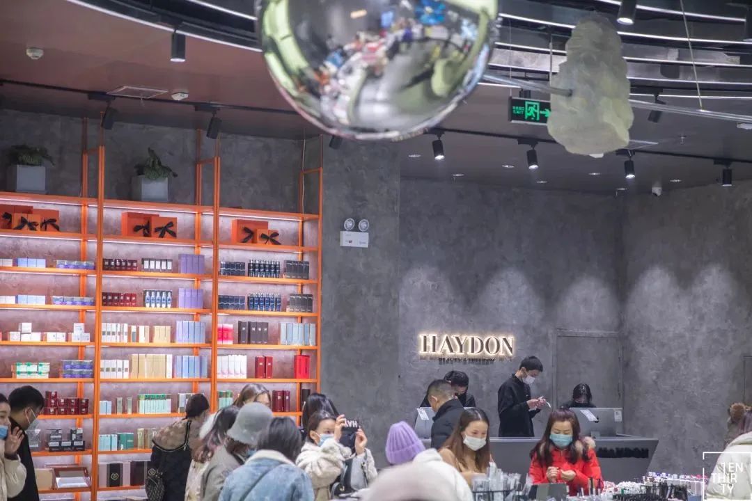 广州、武汉惊现“黑洞”，被“吸”进的消费者几乎没人空手而出