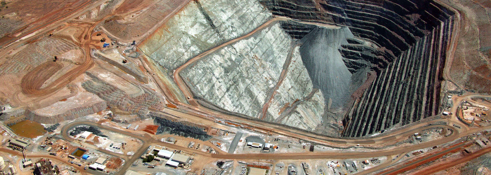 地球有4亿亿吨黄金，人均超550万吨，为什么挖金矿这么难？