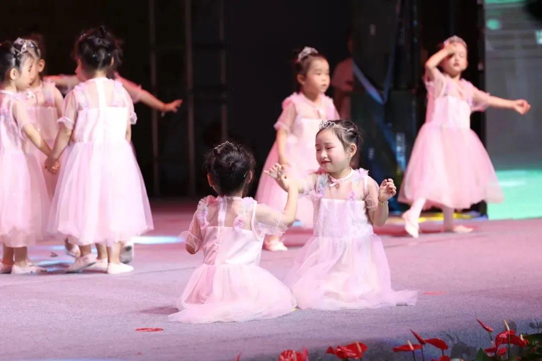 剑阁县鼓楼幼儿园庆祝中国*产党共**成立100周年暨毕业典礼文艺汇演