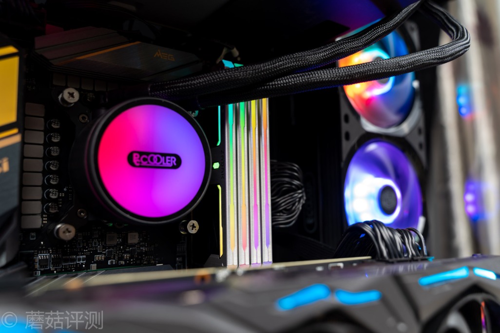 颜值和性能都很能打、扎达克SPARK台式机内存条评测