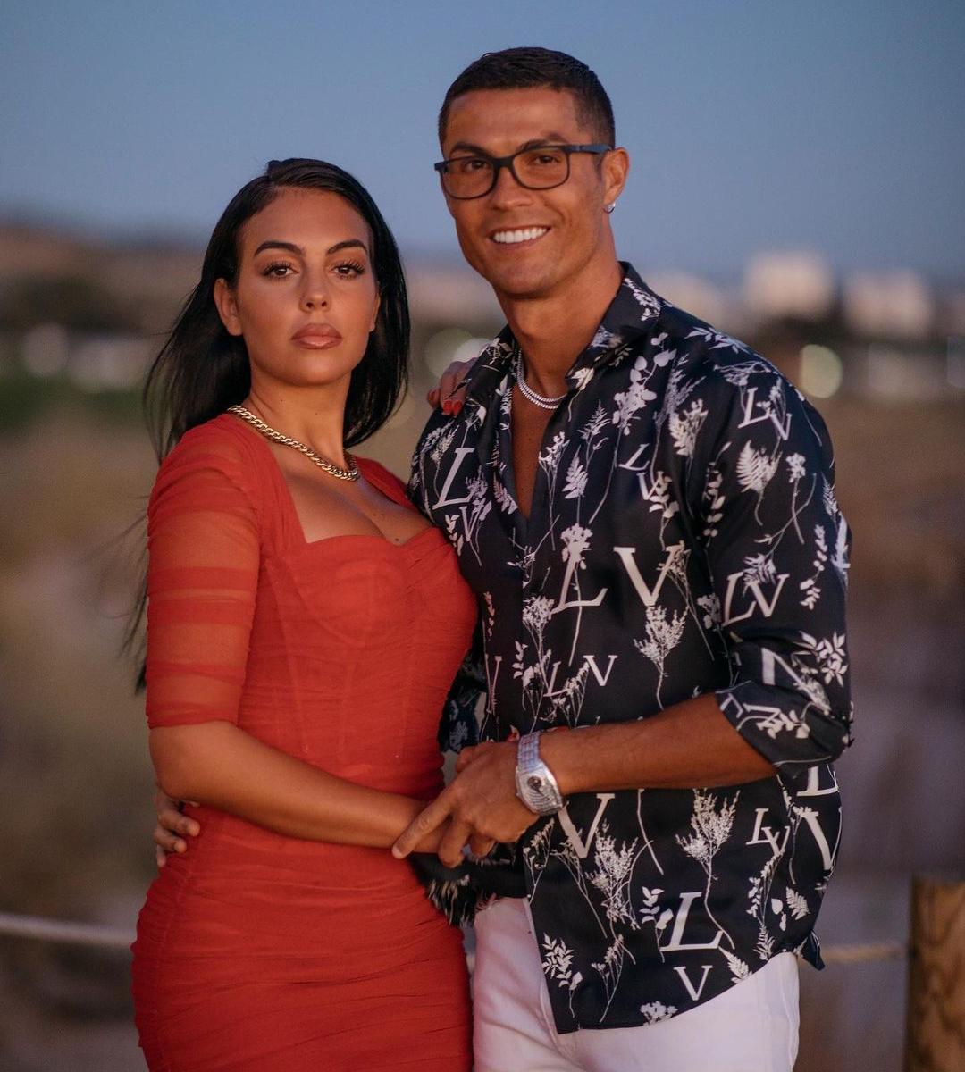 男人有多爱钻石？来看C罗的手腕