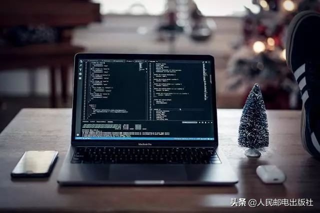 js是不是最简单的编程,js是用什么语言开发的