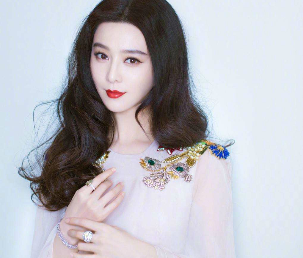 范冰冰做过哪些公益活动,范冰冰做慈善被各种夸