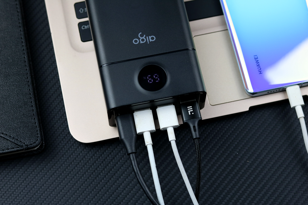 充电宝户外移动电源军用,aigo充电宝v300