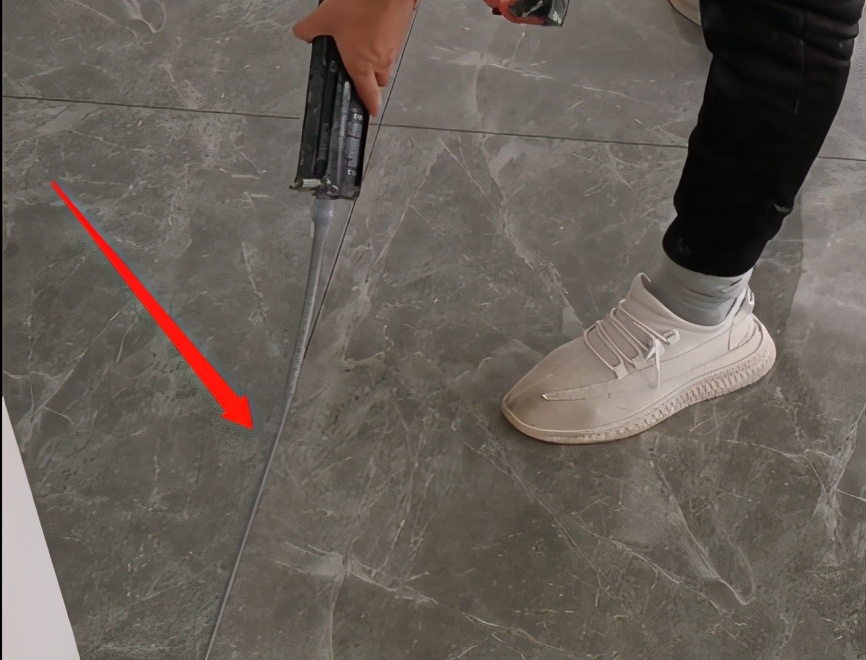 地板砖美缝除了美观还起什么作用,装修地板砖美缝就是这么简单