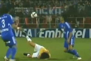 足坛十大凶狠犯规集锦,足坛十大恶意犯规集锦