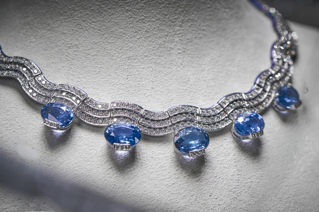 超现实珠宝首饰,超现实风格首饰设计