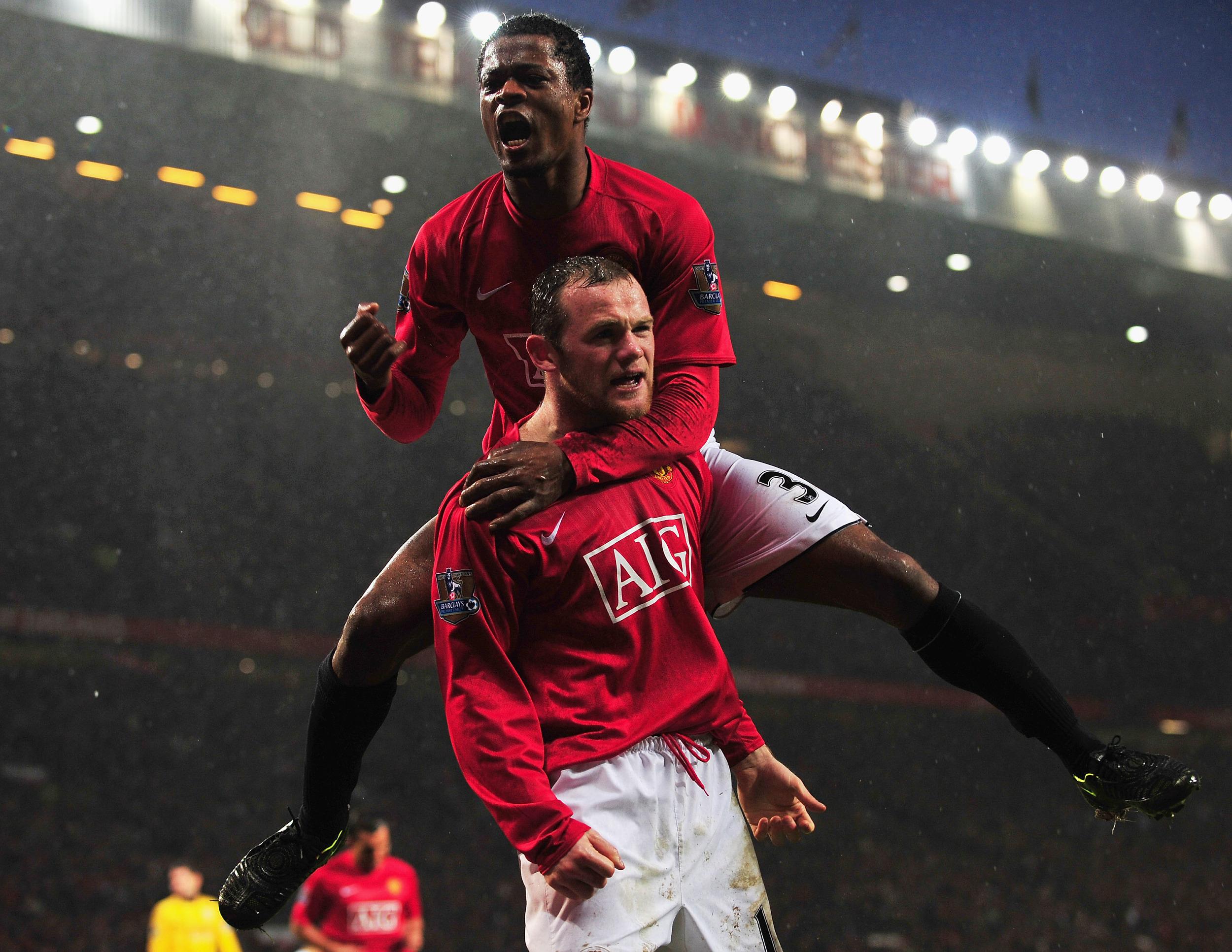 埃弗拉庆祝曼联夺冠,足坛故事录