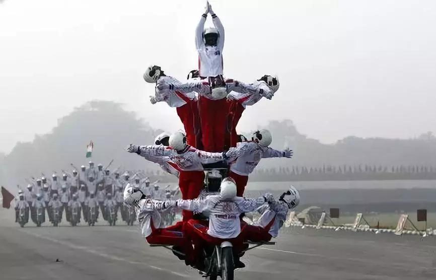 骑自行车耍红缨枪就能cos赵子龙?古代真正的骑马打仗什么样?