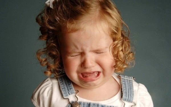 1岁半小孩总是哭爱发脾气怎么教,一岁多孩子哭闹发脾气要如何解决