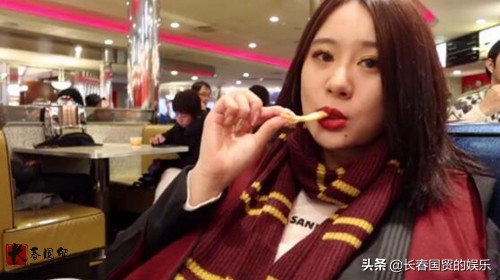 范志毅大女儿罕见现身探班父亲,范志毅二女儿近照