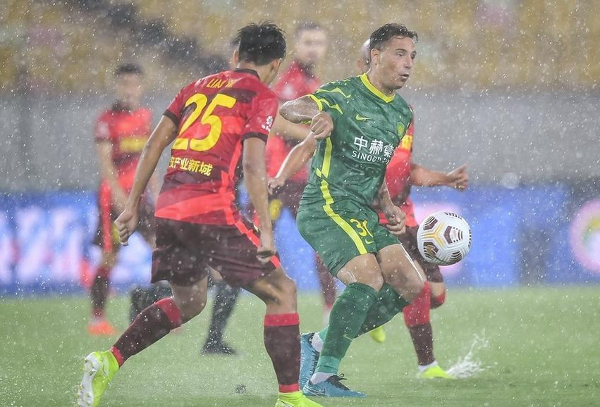 国安vs大连全场球迷高喊张稀哲,中超北京国安张稀哲点球