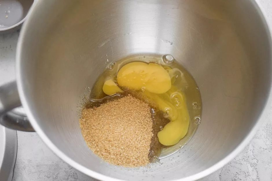 黑森林樱桃酒巧克力蛋糕,疯狂的草莓蛋糕图片