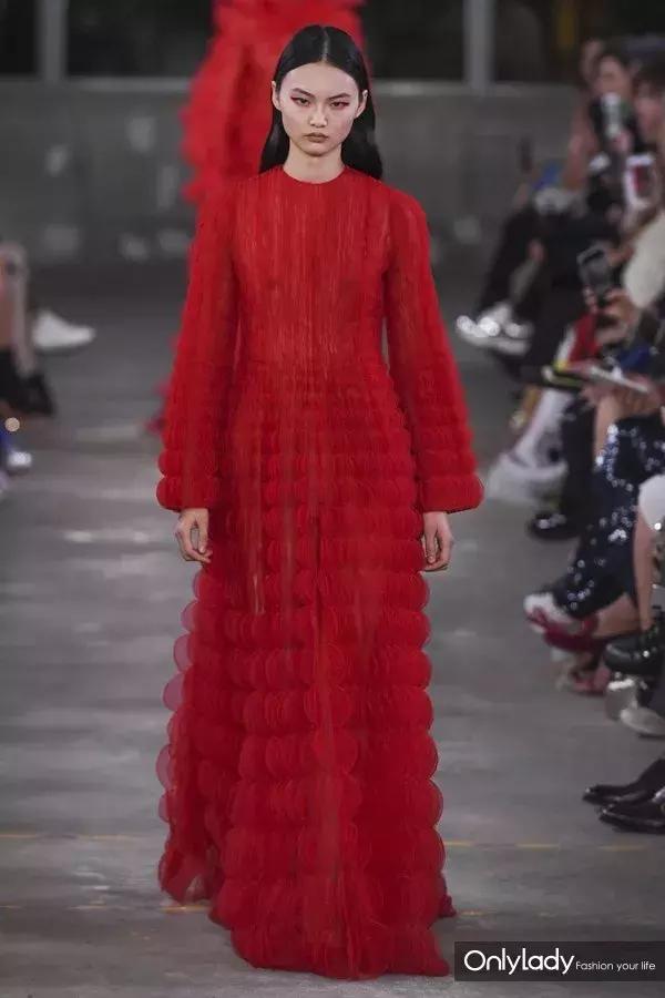 张艺兴valentino东京神图,张艺兴valentino秀场表演