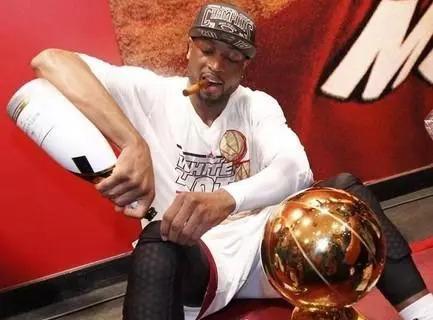 考神十字韧带撕裂不是末日，细数NBA饱受十字韧带折磨的球星