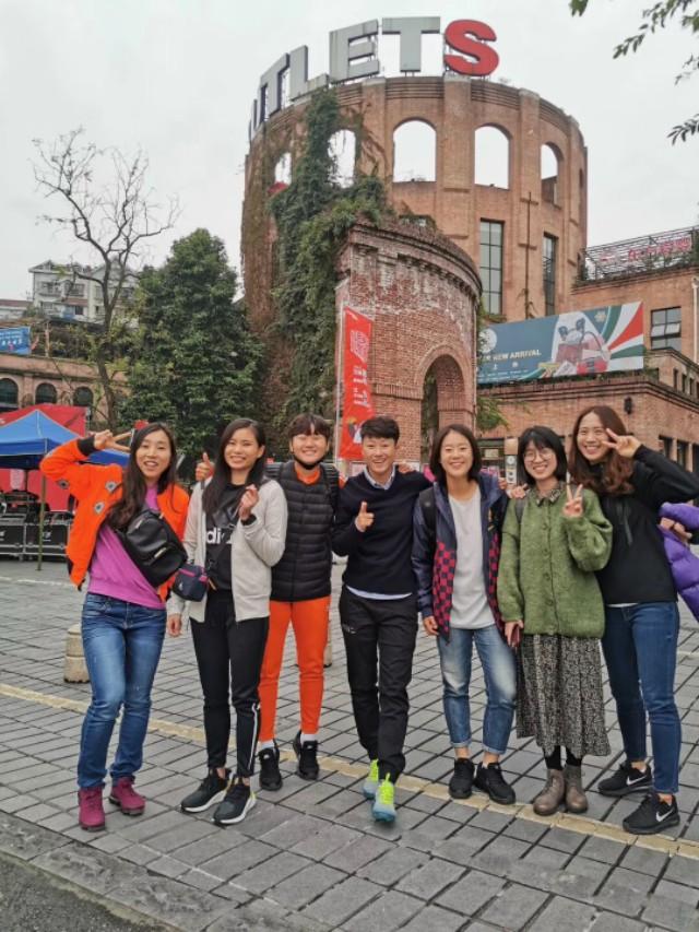 韩国女明星给中国粉丝惊喜,韩国女裁判惊艳全场