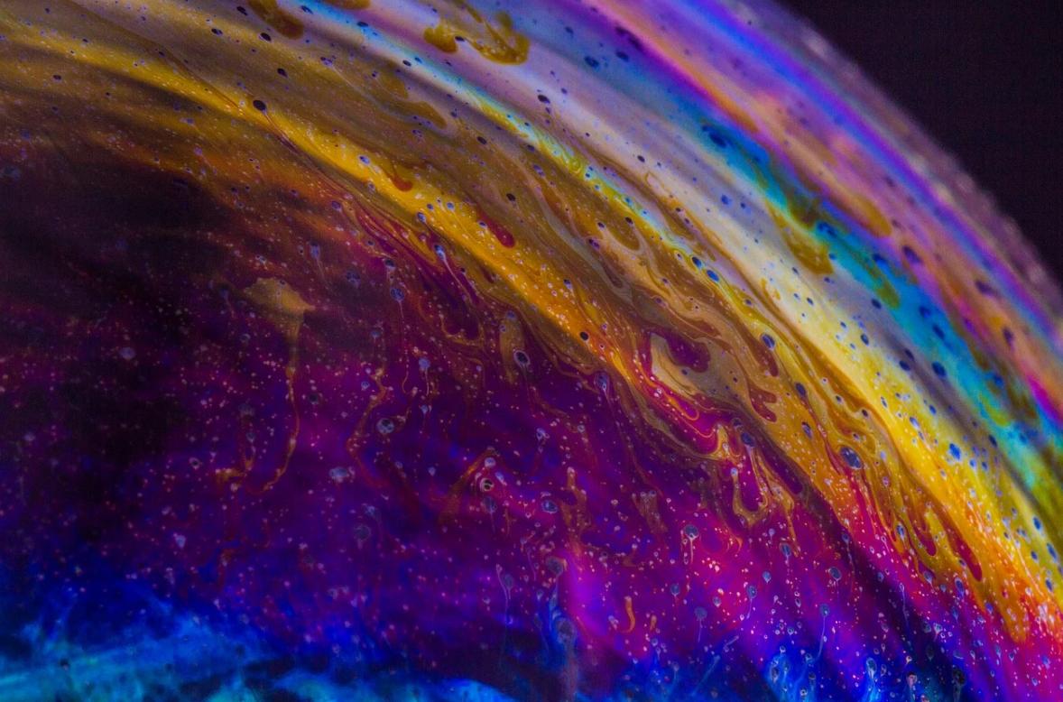 英读廊——无论洗发水是什么颜色，为什么泡沫总是白的？