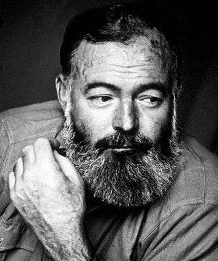 海明威：早年经历5次战争4次车祸2次坠机，晚年却因为FBI而自杀